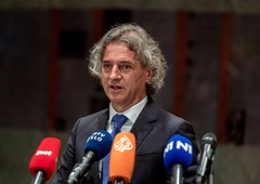 Golob ostro nad poteze prejšnje vlade: "Ta blamaža bo ustavljena!"