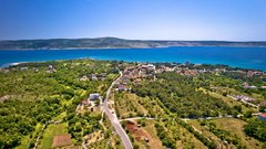 Ni treba, da gremo na morje, da bi se imeli lepo. Tudi jeseni se lahko odpravimo na nepozaben izlet v naši bližini — tu je nekaj odličnih idej!