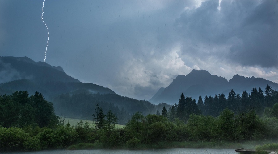 Popoldne možne močnejše nevihte: preverite, kje bo najhuje (foto: Profimedia)