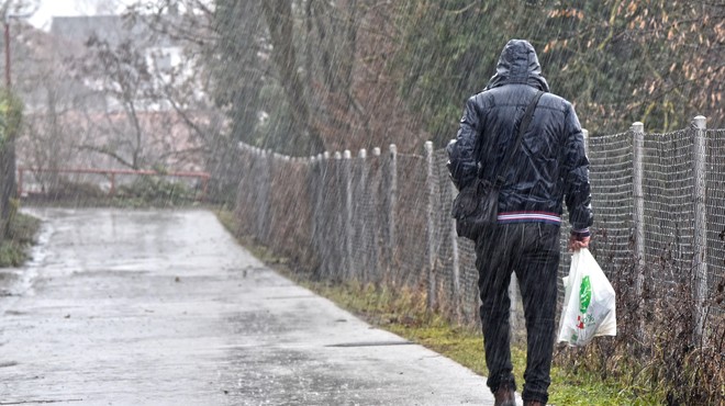 Razočarani Slovenci: pričakovali dež, dobili pa le par kapelj (foto: Bobo)