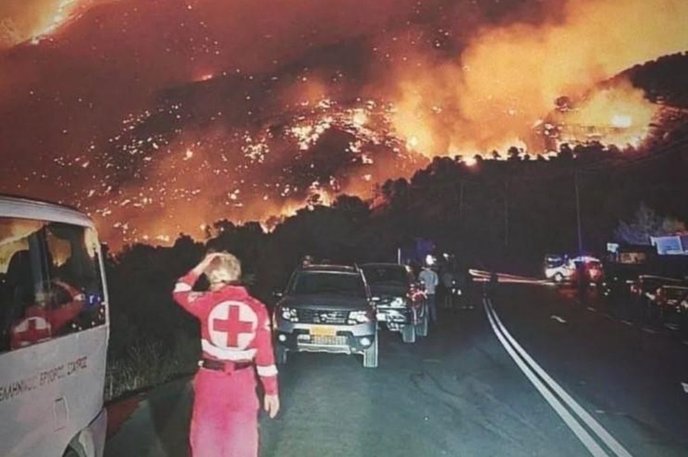 Zaradi gozdnih požarov evakuiranih več tisoč ljudi! (foto: Twitter/DrFunst)