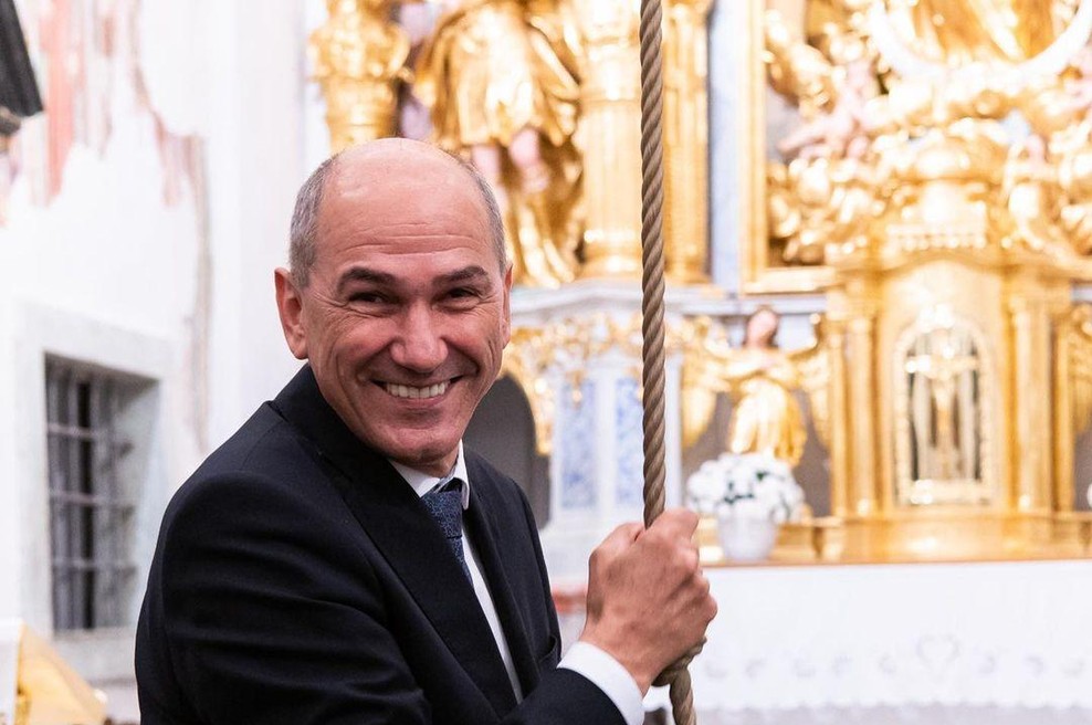 Janez Janša uživa na novi lokaciji, mu družbo dela tudi Urška? (foto: Instagram/Janez Jansa)