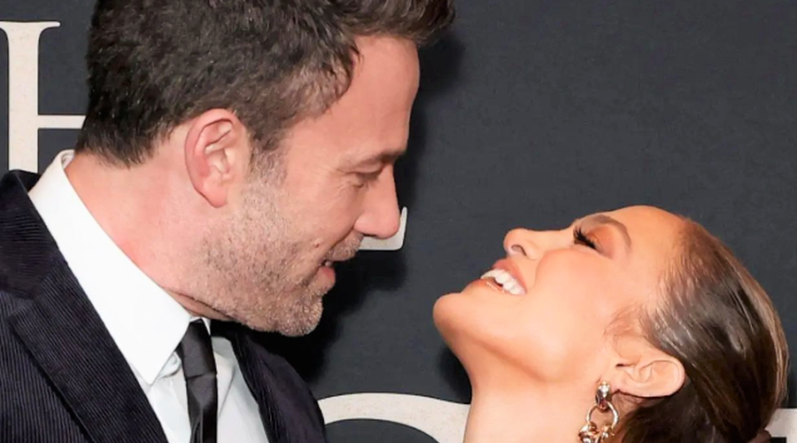 J. Lo kar ŽARI od sreče: sledilcem je pokazala poročni prstan! (foto: Instagram/Quien)