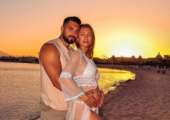 Challe Salle in njegova zaročenka bosta zibala: to so prve nosečniške fotografije