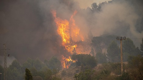 Na tisoče ljudi se vrača v pepel in ruševine, prihajajo pa nove grozljive novice!