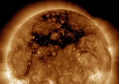 Tudi vi občutite, da so dnevi naporni in težavni? Morda je vzrok TA pojav na Soncu