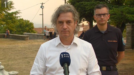 Robert Golob na požarišču: "Kljub tako obsežnemu požaru, ni bila izgubljena niti ena hiša."