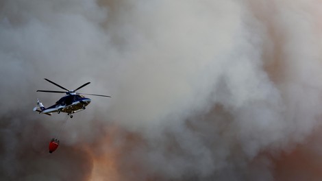Zaradi požara ob meji s Slovenijo umrla 55-letnica