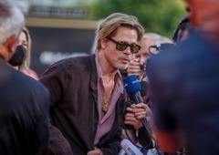 FOTO: Brad Pitt v krilu? To je prizor, ki ga morate videti