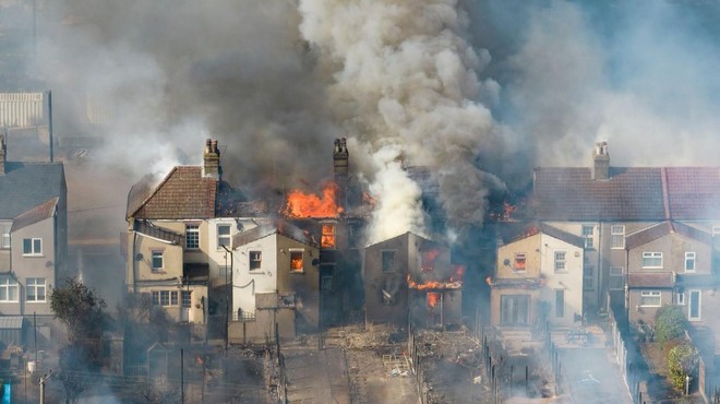 Anglija v plamenih: za gasilce najbolj naporen dan po drugi svetovni vojni (foto: Profimedia)