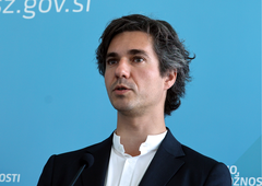 Ste opazili? Luka Mesec pred kamerami presenetil s svojim videzom