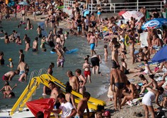 Da se vse draži, se vidi tudi na plaži: ta prizor iz Hrvaške vas bo nasmejal