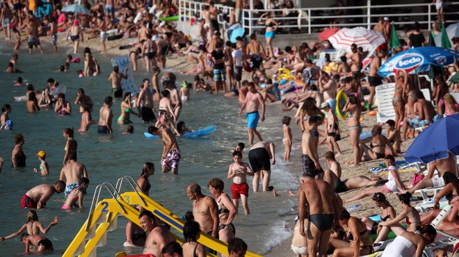 Da se vse draži, se vidi tudi na plaži: ta prizor iz Hrvaške vas bo nasmejal (foto: Profimedia)