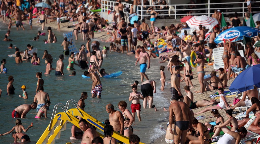 Da se vse draži, se vidi tudi na plaži: ta prizor iz Hrvaške vas bo nasmejal (foto: Profimedia)