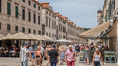 Turistična katastrofa: to so evropska mesta, ki se utapljajo v nepopisni gneči (seznam preseneča)