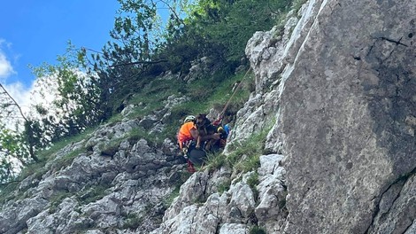 Z gora nas požrtvovalno rešujejo že stoletje. To je njihova zgodba