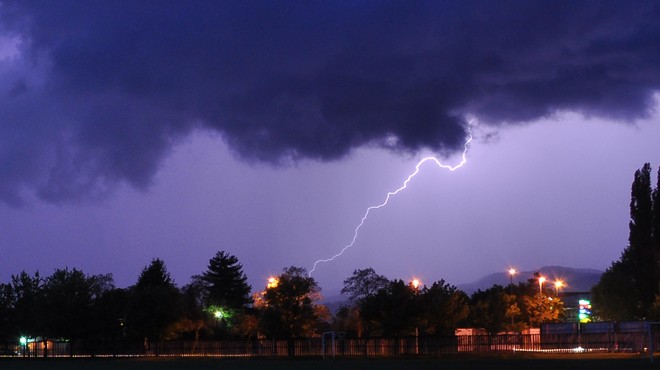 Nov mesec, nove nevihte: muhasto vreme še ni reklo zadnje besede (foto: Bobo)