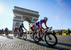 Konec znamenite dirke po Franciji: dežujejo čestitke Tadeju Pogačarju