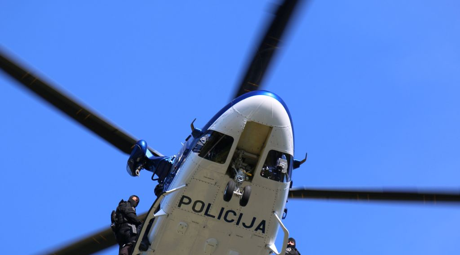 Ne le da imajo polne roke dela s požarom, v dveh dneh so kar 12-krat reševali pohodnike v gorah (foto: Facebook Slovenska policija)