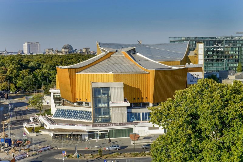 Berlinski filharmoniki veljajo za enega najboljših orkestrov na svetu, njegovi člani lahko postanejo le redki glasbeniki (stavba Berlinske filharmonije).