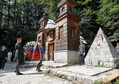 Za Ruse nismo več prijatelji, mi pa jih kljub temu vabimo pred Rusko kapelico. Kdo vse bo tam?