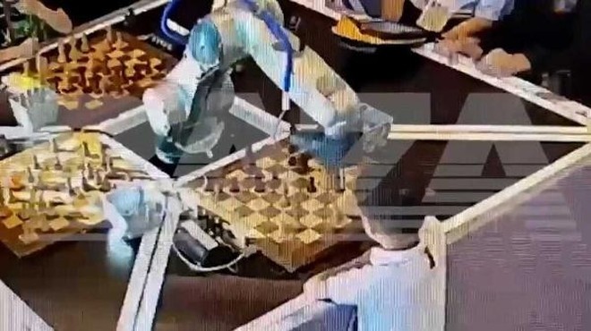 7-letnik huje poškodovan med partijo šaha z robotom (foto: Youtube/Guardian Sport/posnetek zaslona)