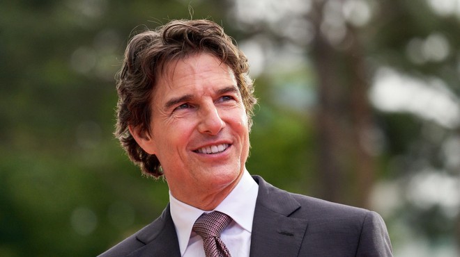 FOTO: Tom Cruise pri svojih 60. letih še vedno žari in je vidno dobro razpoložen (foto: Profimedia)