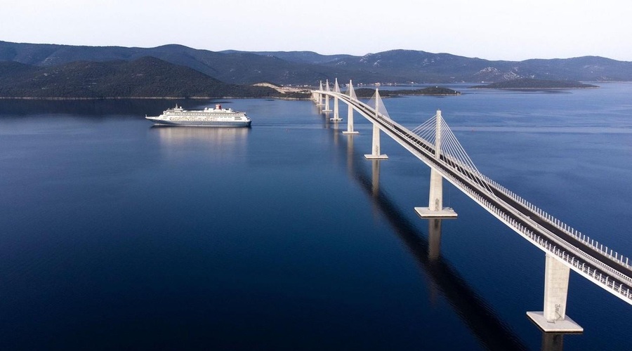 VIDEO: Tako izgleda vožnja čez Pelješki most (foto: Profimedia)