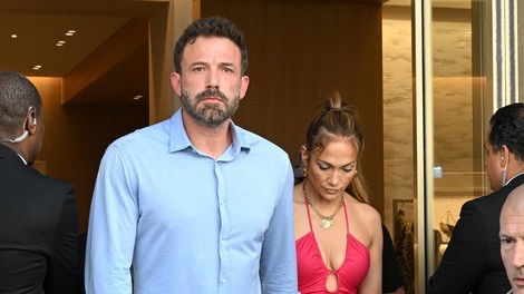 FOTO: Zakaj je Ben Affleck na večerji z Jennifer Lopez jokal?
