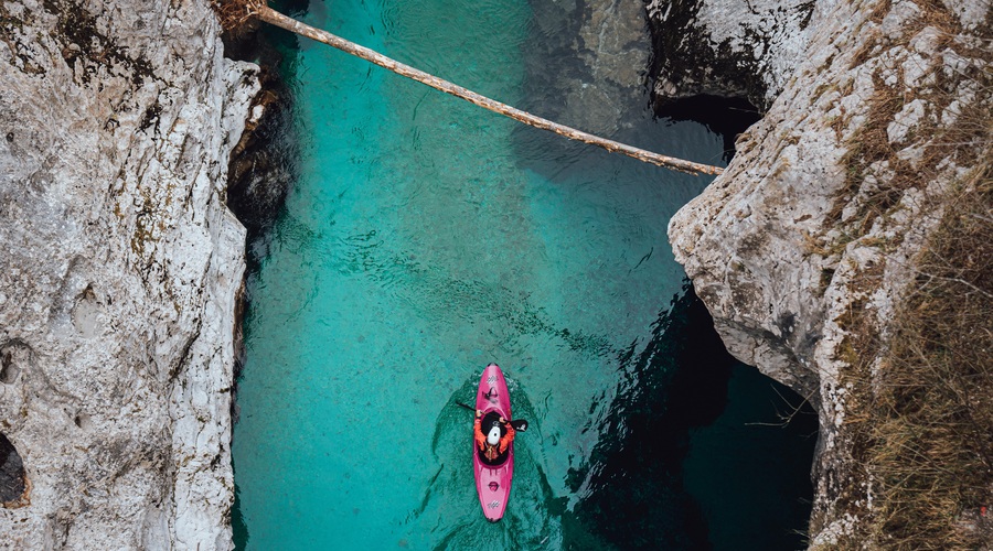 Preverili smo, ali se je v Soči še varno kopati: "Turisti malo potrebo opravijo kar v reki!" (foto: Žiga Koren)
