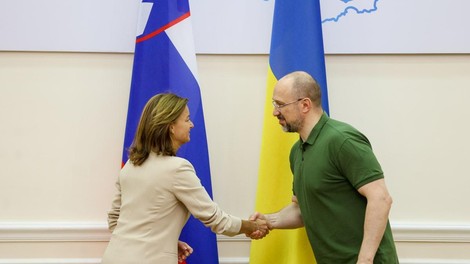 Tanji Fajon so se ob obisku Ukrajine zahvalili znani politiki
