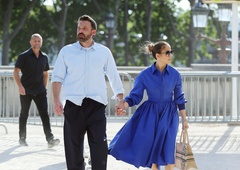 Ste opazili postavna moška, ki ves čas spremljata Jennifer Lopez in Bena Afflecka v Parizu?