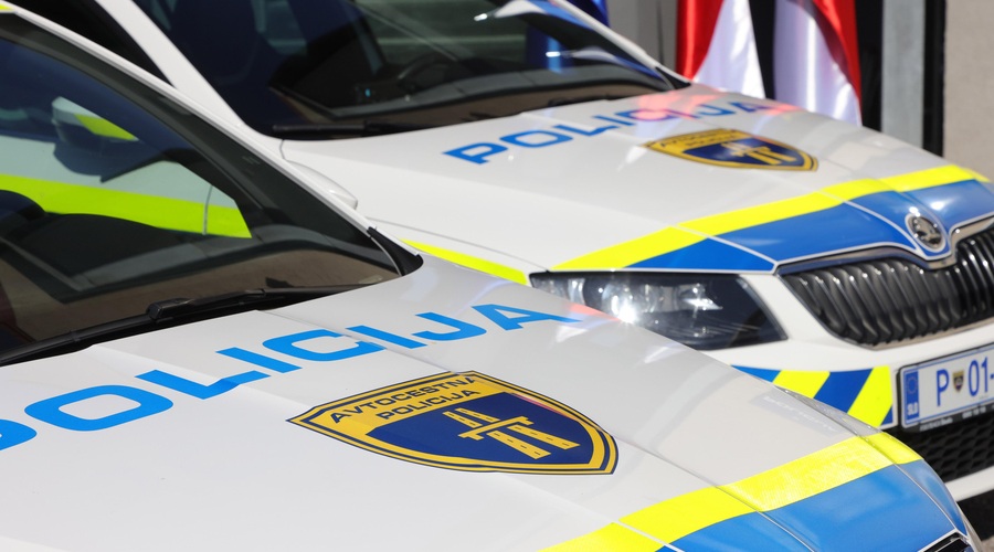 Družinska tragedija v ljubljanskih Mostah: policisti našli mrtva zakonca (foto: Bobo)
