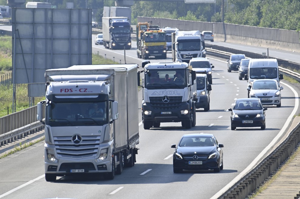 Opozorilo pred vikendom: katere ključne ceste bodo povsem zaprte? (foto: Bobo)