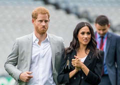 Kraljičino vabilo se je znova izgubilo na poti do princa Harryja in Meghan Markle