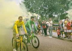 Koliko ljudi! Poglejte, kako so navijači sprejeli zmagovalca Dirke po Franciji