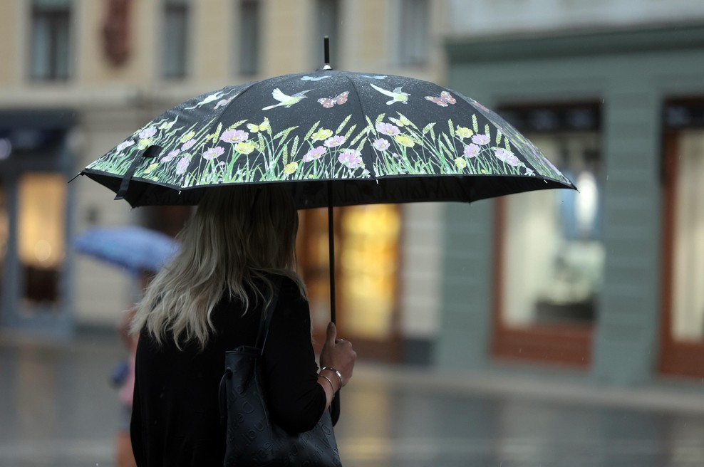 Sonce odhaja, dež prihaja: za kako dolgo? (foto: Bobo)