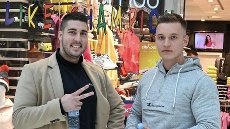 (VIDEO) Uspelo jima je! Priljubljena slovenska TikTokerja sta opravila težek izziv: v koliko urah sta prehodila 100.000 korakov?