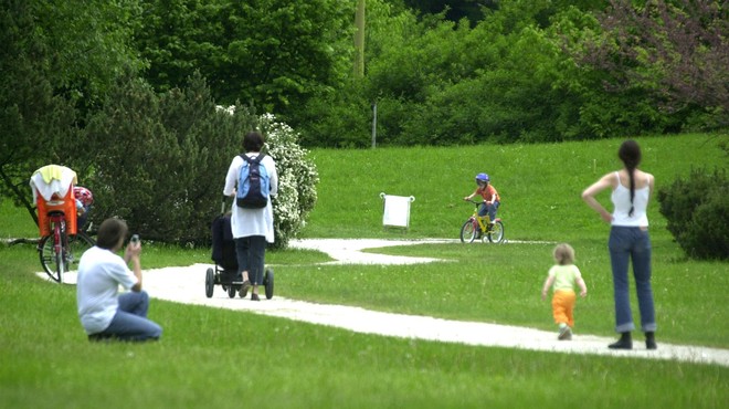 Eno najbolj obiskanih otroških igrišč v Ljubljani je dobilo NOVO podobo, a padajo tudi kritike ... (foto: Bobo)