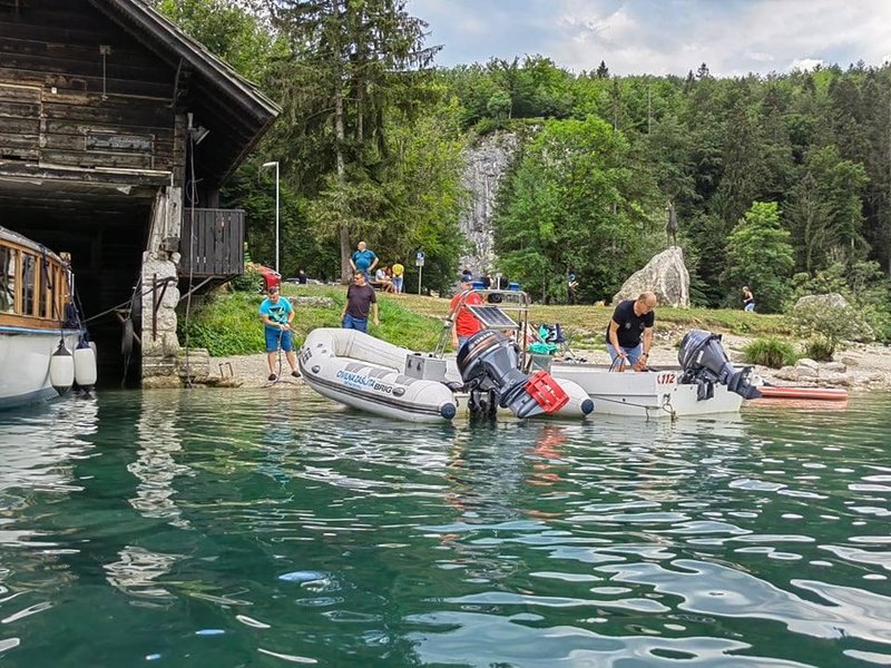 Pripadniki civilne zaščite po opravljeni reševalni akciji.