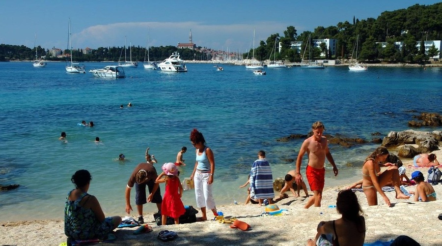 V Rovinju prijeli 81-letnega Norvežana, ne boste verjeli, kaj je počel! (foto: Profimedia)