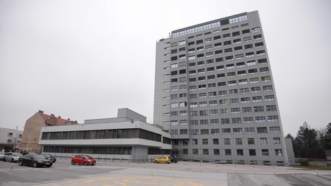 UKC Maribor odgovarja na očitke obiskovalcev, da je oprema neprimerna in dotrajana