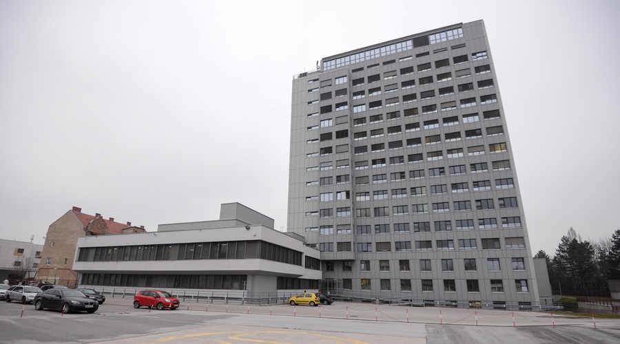 UKC Maribor odgovarja na očitke obiskovalcev, da je oprema neprimerna in dotrajana (foto: Bobo)