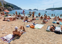 Hrvati z rekordnimi turistični prihodki: koliko denarja so turisti že pustili pri sosedih?