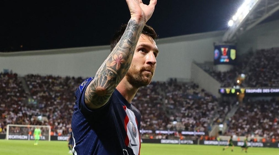 Lionel Messi ustavil grobe varnostnike in fantku pričaral nepozaben trenutek (foto: Twitter/A Spor)