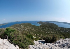 Na Hrvaškem so med fotografiranjem napadli novinarko