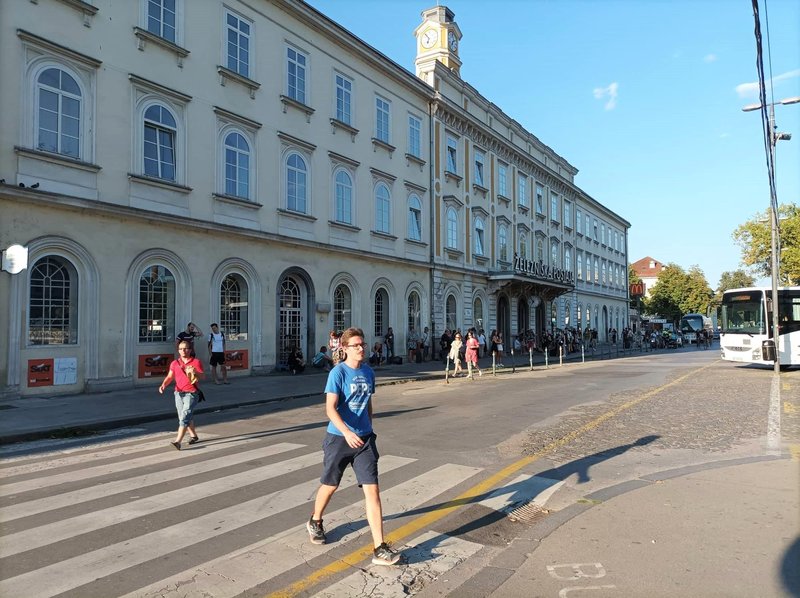 Projekt je po novem zastavljen tako, da naj bi železniško postajo financirala država, SŽ naj bi prevzele naložbo v avtobusno postajo, ki jo želijo pozneje tudi upravljati.