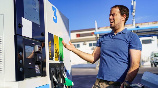 Kljub upanju, da bomo na črpalki odšteli kak evro manj, temu ne bo tako: cene bencina in dizla vrtoglave (foto: Profimedia)