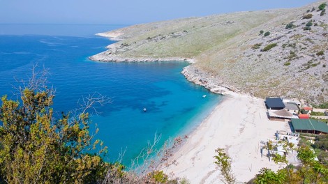 So albanske plaže sploh še varne? Umrla je 7-letna deklica