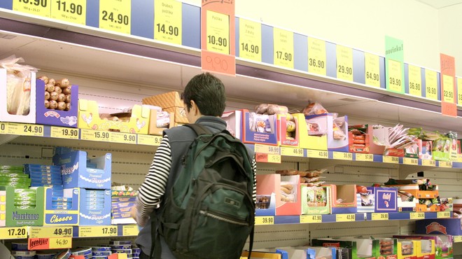 Računi vse višji, nakupovalne vrečke vse lažje: take so cene v trgovinah danes (foto: Profimedia)
